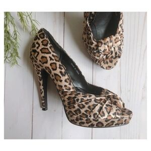 Forever 21 Leopard Print Peep Toe Heels Womens Sz 6